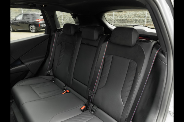 BMW X3 30e xDrive M-Sport Pro - Pano - Trekhaak - ACC - Harman Kardon - Head-up