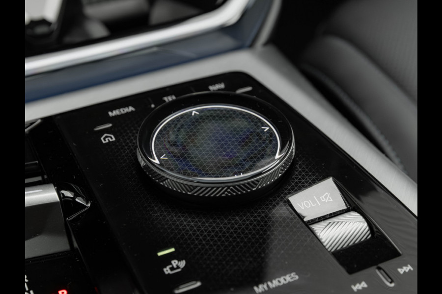 BMW X3 30e xDrive M-Sport Pro - Pano - Trekhaak - ACC - Harman Kardon - Head-up