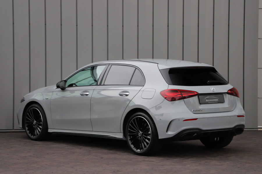 Mercedes-Benz A-Klasse 250e AMG | 218PK | Keyless-go | Sfeerverlichting | Widescreen | Stuurwielverw. | ACC | Standkachel | 2025.