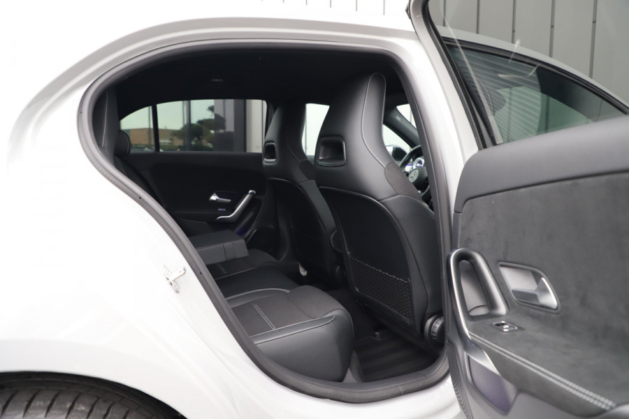 Mercedes-Benz A-Klasse 250e AMG | 218PK | Keyless-go | Sfeerverlichting | Widescreen | Stuurwielverw. | ACC | Standkachel | 2025.