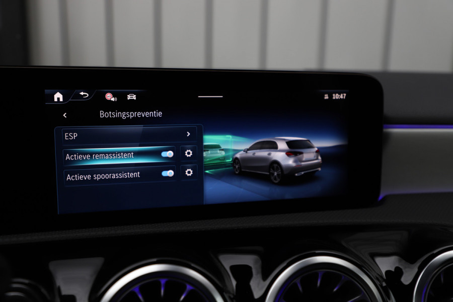 Mercedes-Benz A-Klasse 250e AMG | 218PK | Keyless-go | Sfeerverlichting | Widescreen | Stuurwielverw. | ACC | Standkachel | 2025.