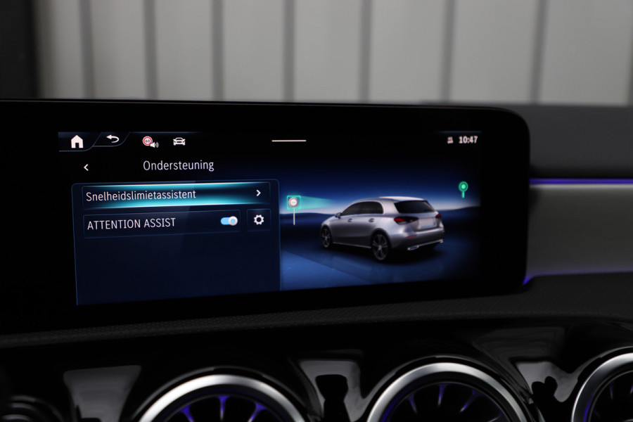 Mercedes-Benz A-Klasse 250e AMG | 218PK | Keyless-go | Sfeerverlichting | Widescreen | Stuurwielverw. | ACC | Standkachel | 2025.