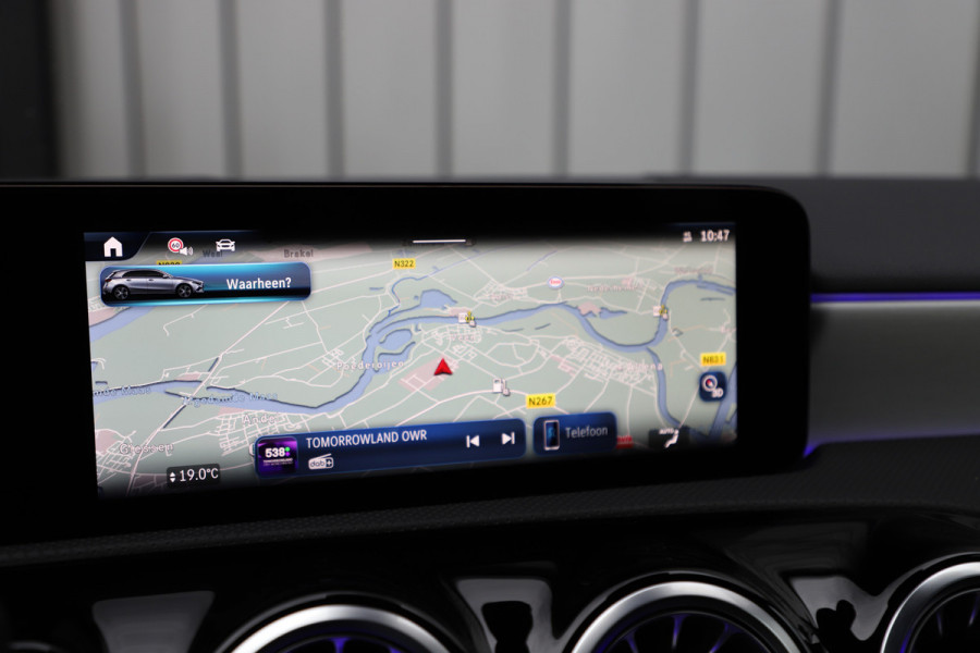 Mercedes-Benz A-Klasse 250e AMG | 218PK | Keyless-go | Sfeerverlichting | Widescreen | Stuurwielverw. | ACC | Standkachel | 2025.