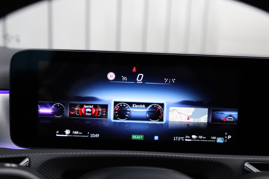 Mercedes-Benz A-Klasse 250e AMG | 218PK | Keyless-go | Sfeerverlichting | Widescreen | Stuurwielverw. | ACC | Standkachel | 2025.