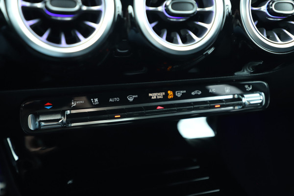 Mercedes-Benz A-Klasse 250e AMG | 218PK | Keyless-go | Sfeerverlichting | Widescreen | Stuurwielverw. | ACC | Standkachel | 2025.