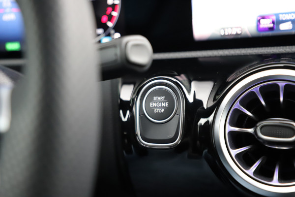 Mercedes-Benz A-Klasse 250e AMG | 218PK | Keyless-go | Sfeerverlichting | Widescreen | Stuurwielverw. | ACC | Standkachel | 2025.