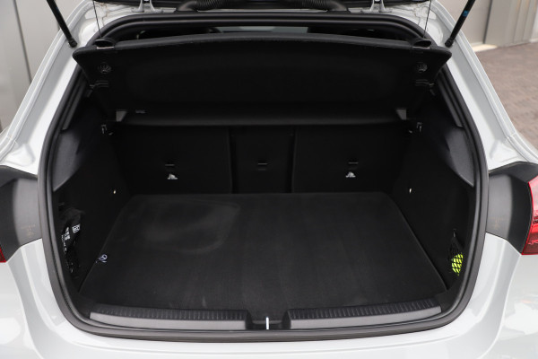 Mercedes-Benz A-Klasse 250e AMG | 218PK | Keyless-go | Sfeerverlichting | Widescreen | Stuurwielverw. | ACC | Standkachel | 2025.