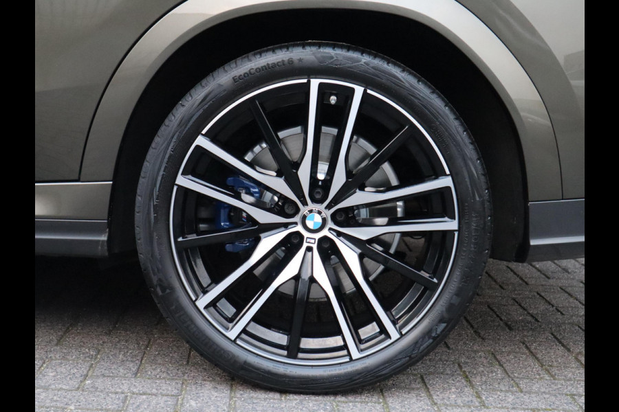 BMW X6 xDrive40i High Executive M Sport Pakket Automaat / Live Cockpit Professional / Panoramadak / Trekhaak / Bowers & Wilkins / Integrale Actieve Besturing / M Sportremsysteem / Driving Assistant Professional / Laserlicht / Iconic Glow / Comfortstoelen met massage  / 22 Inch/
