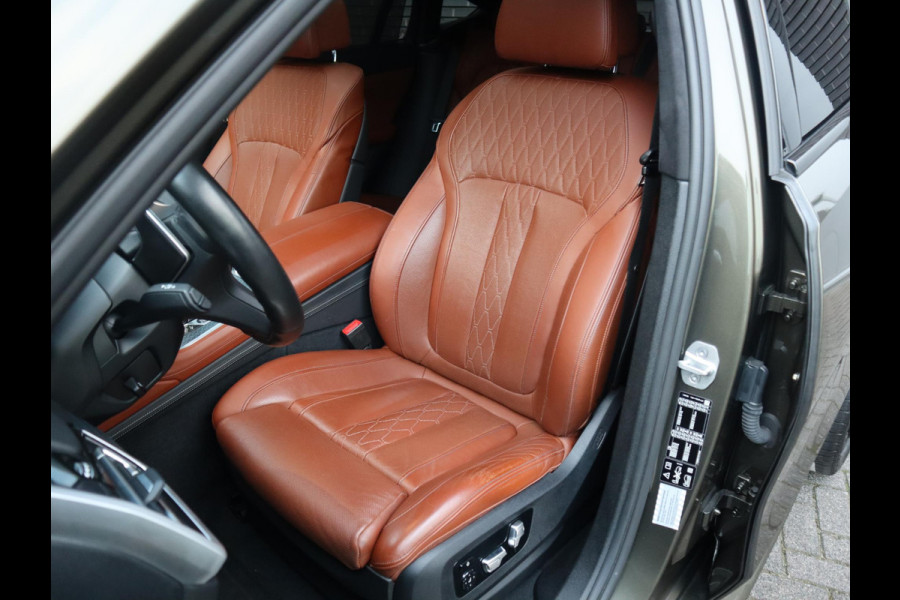 BMW X6 xDrive40i High Executive M Sport Pakket Automaat / Live Cockpit Professional / Panoramadak / Trekhaak / Bowers & Wilkins / Integrale Actieve Besturing / M Sportremsysteem / Driving Assistant Professional / Laserlicht / Iconic Glow / Comfortstoelen met massage  / 22 Inch/