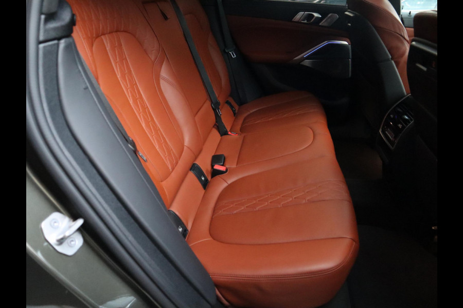 BMW X6 xDrive40i High Executive M Sport Pakket Automaat / Live Cockpit Professional / Panoramadak / Trekhaak / Bowers & Wilkins / Integrale Actieve Besturing / M Sportremsysteem / Driving Assistant Professional / Laserlicht / Iconic Glow / Comfortstoelen met massage  / 22 Inch/