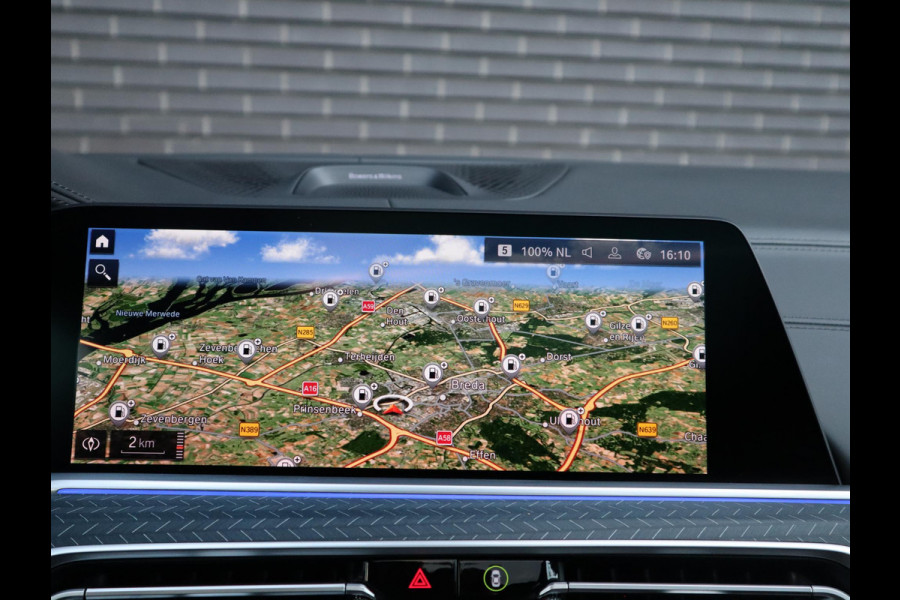 BMW X6 xDrive40i High Executive M Sport Pakket Automaat / Live Cockpit Professional / Panoramadak / Trekhaak / Bowers & Wilkins / Integrale Actieve Besturing / M Sportremsysteem / Driving Assistant Professional / Laserlicht / Iconic Glow / Comfortstoelen met massage  / 22 Inch/