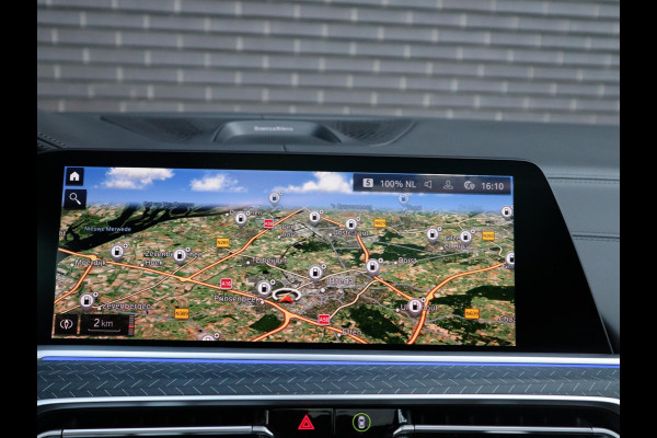 BMW X6 xDrive40i High Executive M Sport Pakket Automaat / Live Cockpit Professional / Panoramadak / Trekhaak / Bowers & Wilkins / Integrale Actieve Besturing / M Sportremsysteem / Driving Assistant Professional / Laserlicht / Iconic Glow / Comfortstoelen met massage  / 22 Inch/
