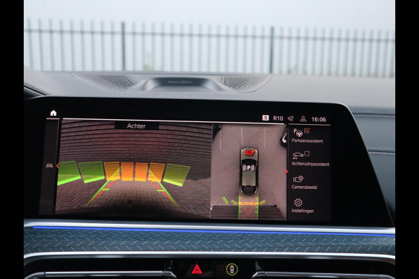 BMW X6 xDrive40i High Executive M Sport Pakket Automaat / Live Cockpit Professional / Panoramadak / Trekhaak / Bowers & Wilkins / Integrale Actieve Besturing / M Sportremsysteem / Driving Assistant Professional / Laserlicht / Iconic Glow / Comfortstoelen met massage  / 22 Inch/