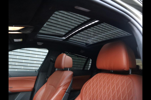 BMW X6 xDrive40i High Executive M Sport Pakket Automaat / Live Cockpit Professional / Panoramadak / Trekhaak / Bowers & Wilkins / Integrale Actieve Besturing / M Sportremsysteem / Driving Assistant Professional / Laserlicht / Iconic Glow / Comfortstoelen met massage  / 22 Inch/