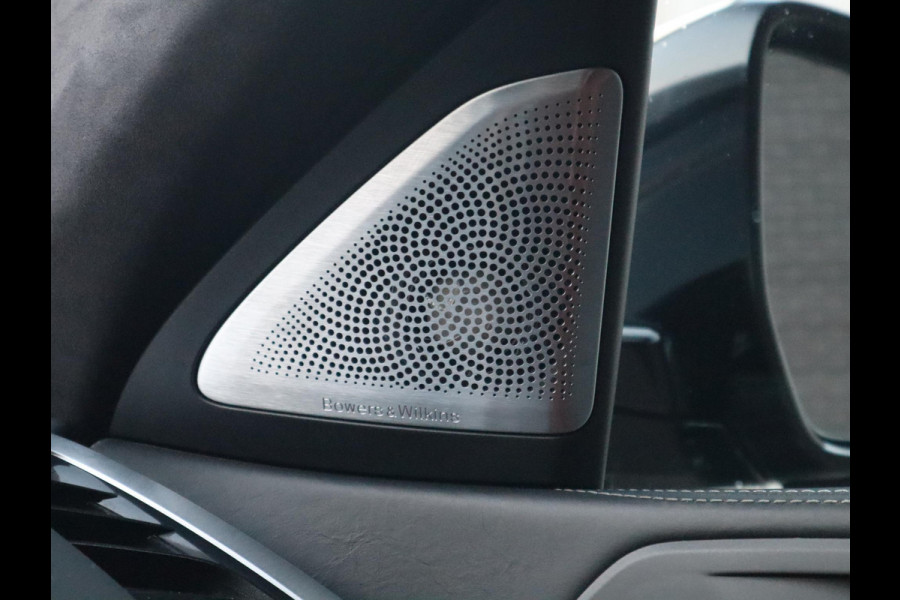 BMW X6 xDrive40i High Executive M Sport Pakket Automaat / Live Cockpit Professional / Panoramadak / Trekhaak / Bowers & Wilkins / Integrale Actieve Besturing / M Sportremsysteem / Driving Assistant Professional / Laserlicht / Iconic Glow / Comfortstoelen met massage  / 22 Inch/