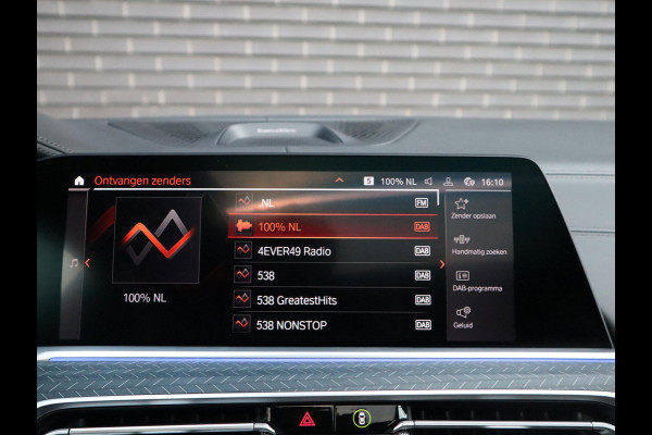 BMW X6 xDrive40i High Executive M Sport Pakket Automaat / Live Cockpit Professional / Panoramadak / Trekhaak / Bowers & Wilkins / Integrale Actieve Besturing / M Sportremsysteem / Driving Assistant Professional / Laserlicht / Iconic Glow / Comfortstoelen met massage  / 22 Inch/