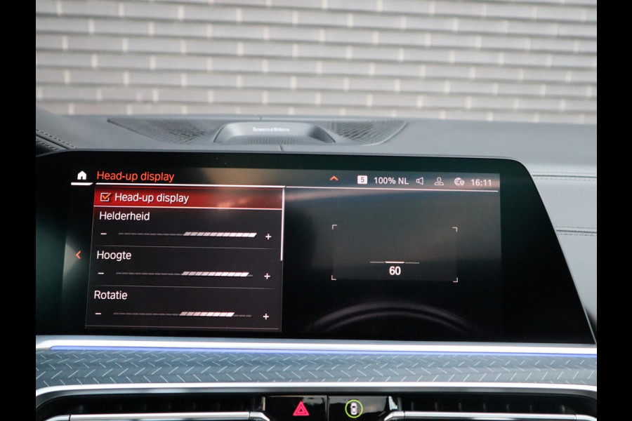 BMW X6 xDrive40i High Executive M Sport Pakket Automaat / Live Cockpit Professional / Panoramadak / Trekhaak / Bowers & Wilkins / Integrale Actieve Besturing / M Sportremsysteem / Driving Assistant Professional / Laserlicht / Iconic Glow / Comfortstoelen met massage  / 22 Inch/