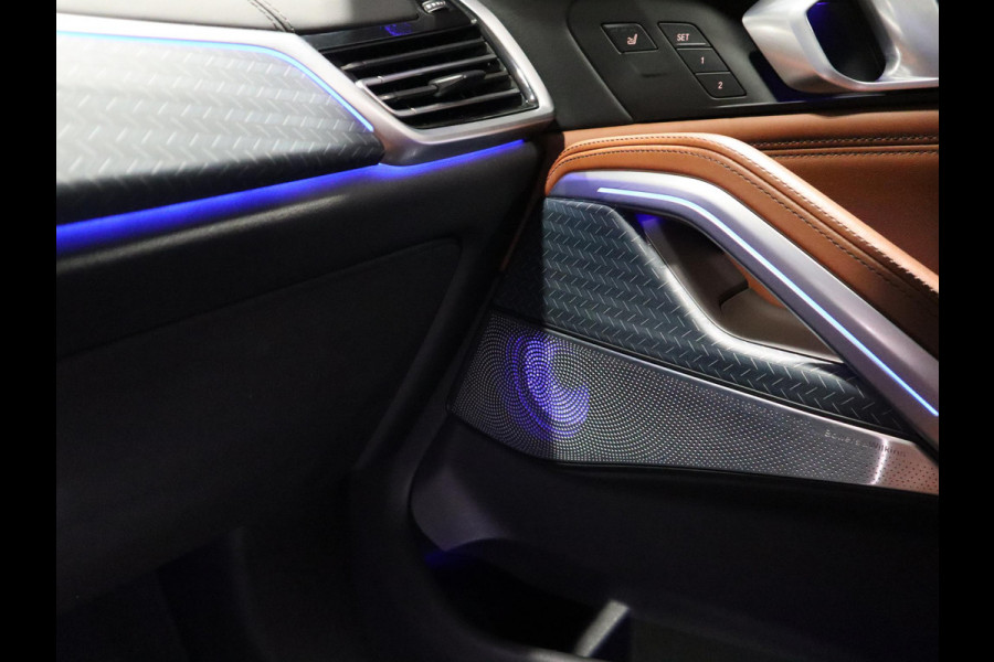 BMW X6 xDrive40i High Executive M Sport Pakket Automaat / Live Cockpit Professional / Panoramadak / Trekhaak / Bowers & Wilkins / Integrale Actieve Besturing / M Sportremsysteem / Driving Assistant Professional / Laserlicht / Iconic Glow / Comfortstoelen met massage  / 22 Inch/