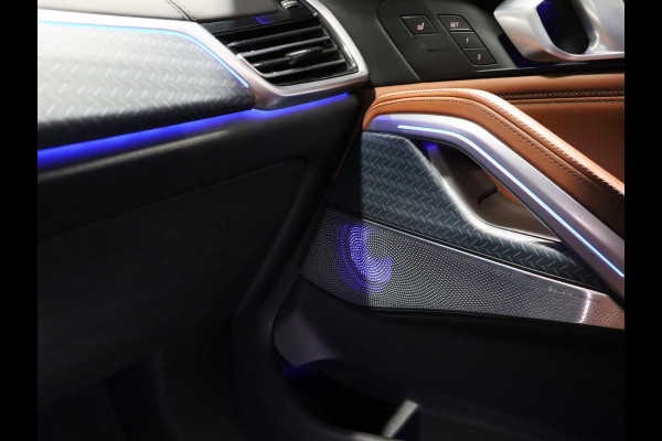 BMW X6 xDrive40i High Executive M Sport Pakket Automaat / Live Cockpit Professional / Panoramadak / Trekhaak / Bowers & Wilkins / Integrale Actieve Besturing / M Sportremsysteem / Driving Assistant Professional / Laserlicht / Iconic Glow / Comfortstoelen met massage  / 22 Inch/
