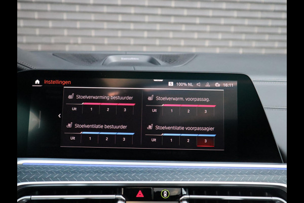 BMW X6 xDrive40i High Executive M Sport Pakket Automaat / Live Cockpit Professional / Panoramadak / Trekhaak / Bowers & Wilkins / Integrale Actieve Besturing / M Sportremsysteem / Driving Assistant Professional / Laserlicht / Iconic Glow / Comfortstoelen met massage  / 22 Inch/