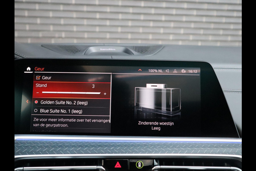 BMW X6 xDrive40i High Executive M Sport Pakket Automaat / Live Cockpit Professional / Panoramadak / Trekhaak / Bowers & Wilkins / Integrale Actieve Besturing / M Sportremsysteem / Driving Assistant Professional / Laserlicht / Iconic Glow / Comfortstoelen met massage  / 22 Inch/