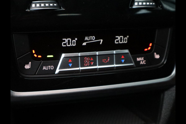 BMW X6 xDrive40i High Executive M Sport Pakket Automaat / Live Cockpit Professional / Panoramadak / Trekhaak / Bowers & Wilkins / Integrale Actieve Besturing / M Sportremsysteem / Driving Assistant Professional / Laserlicht / Iconic Glow / Comfortstoelen met massage  / 22 Inch/