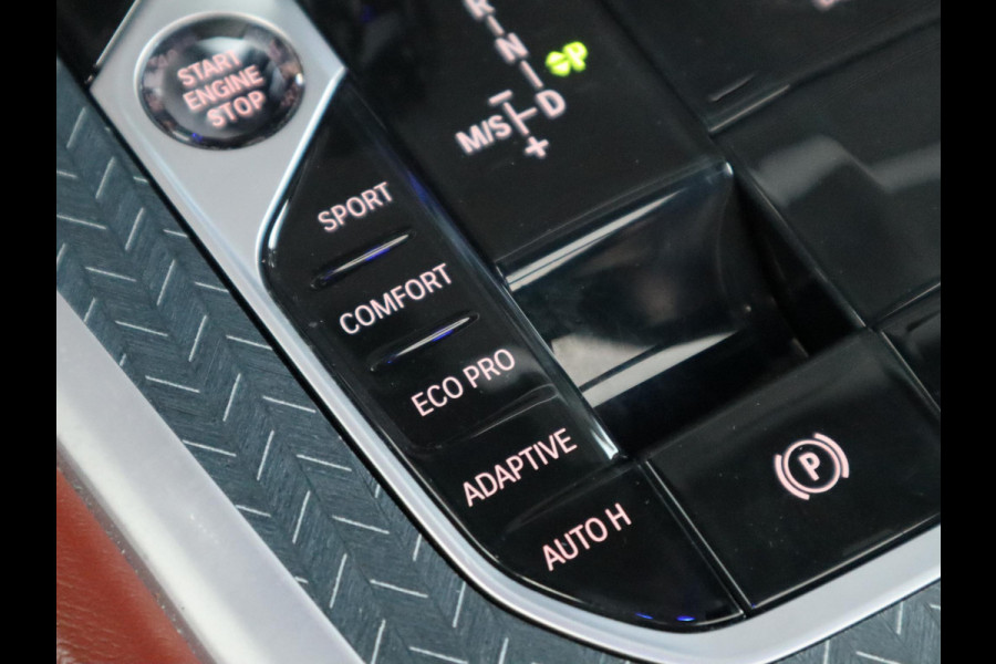 BMW X6 xDrive40i High Executive M Sport Pakket Automaat / Live Cockpit Professional / Panoramadak / Trekhaak / Bowers & Wilkins / Integrale Actieve Besturing / M Sportremsysteem / Driving Assistant Professional / Laserlicht / Iconic Glow / Comfortstoelen met massage  / 22 Inch/