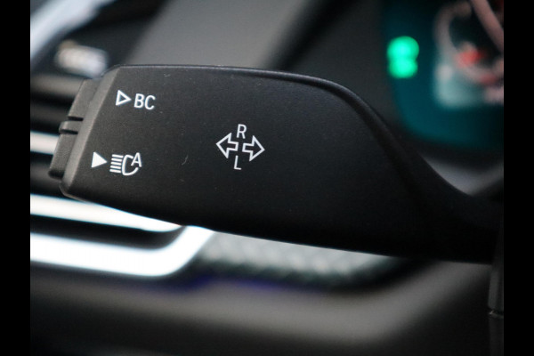 BMW X6 xDrive40i High Executive M Sport Pakket Automaat / Live Cockpit Professional / Panoramadak / Trekhaak / Bowers & Wilkins / Integrale Actieve Besturing / M Sportremsysteem / Driving Assistant Professional / Laserlicht / Iconic Glow / Comfortstoelen met massage  / 22 Inch/