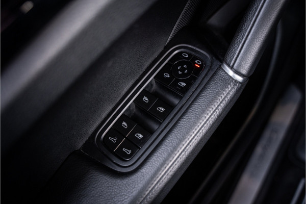 Porsche Cayenne 3.0 - Sport Chrono + | Panorama | Memory | Luchtvering