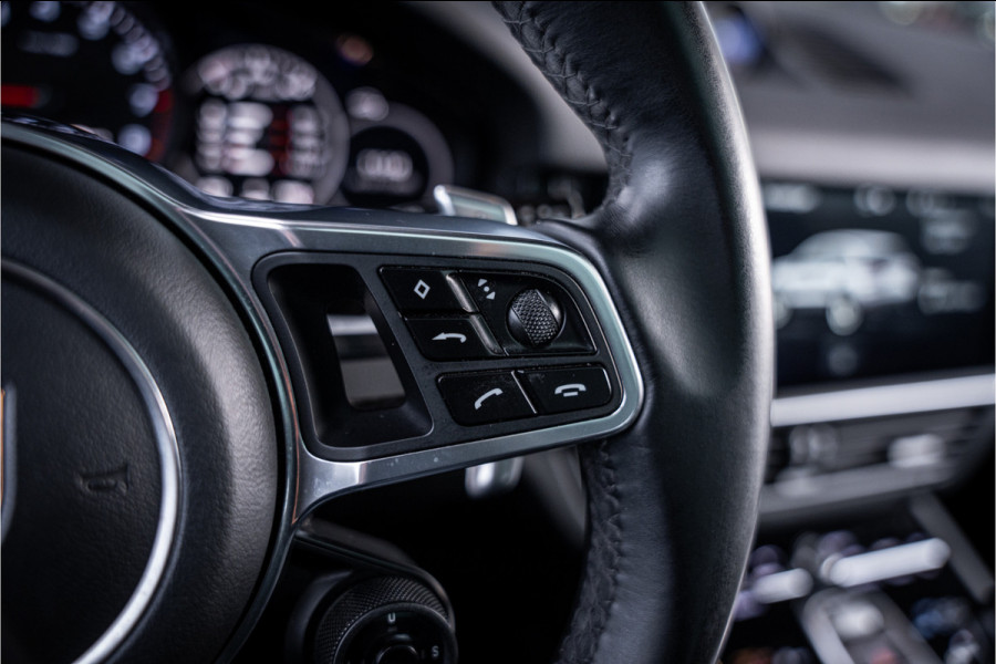 Porsche Cayenne 3.0 - Sport Chrono + | Panorama | Memory | Luchtvering