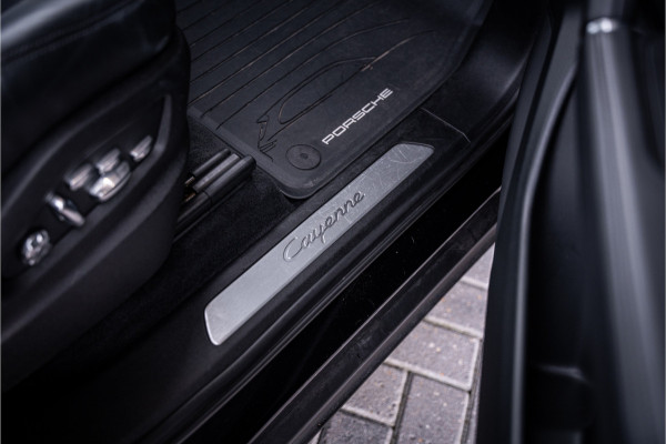 Porsche Cayenne 3.0 - Sport Chrono + | Panorama | Memory | Luchtvering