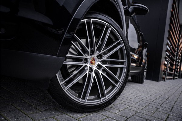 Porsche Cayenne 3.0 - Sport Chrono + | Panorama | Memory | Luchtvering