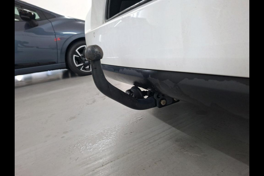 Peugeot 308 SW 1.2 PureTech Executive | Trekhaak | Navi | LMV |