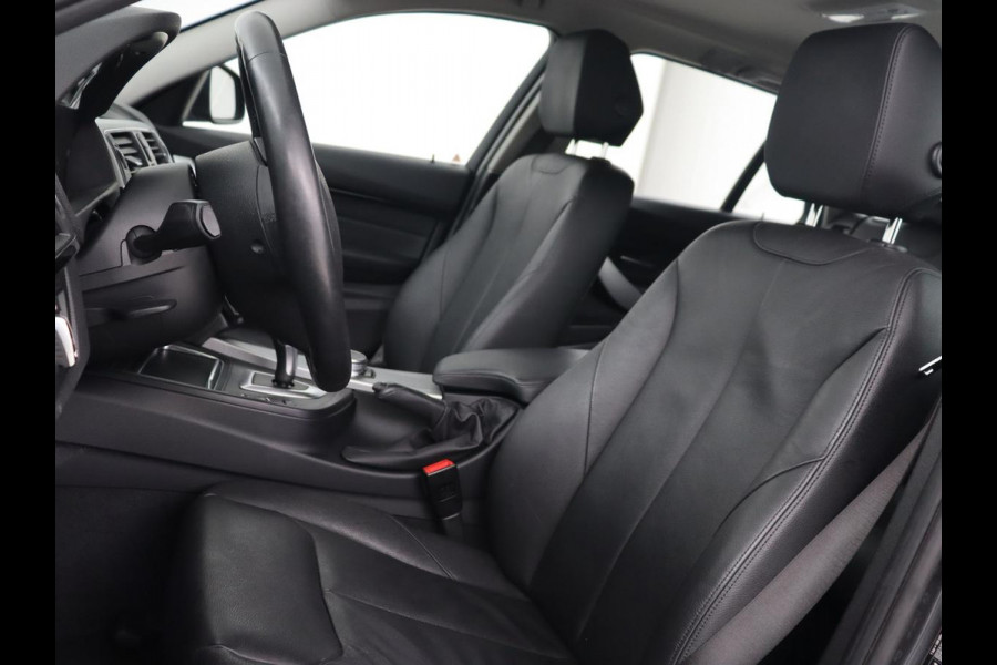 BMW 3 Serie 318i Luxury Edition | Leder | Stoelverwarming | Full LED | Navigatie | Parkeerhulp | Climate control | Bluetooth | Cruise control