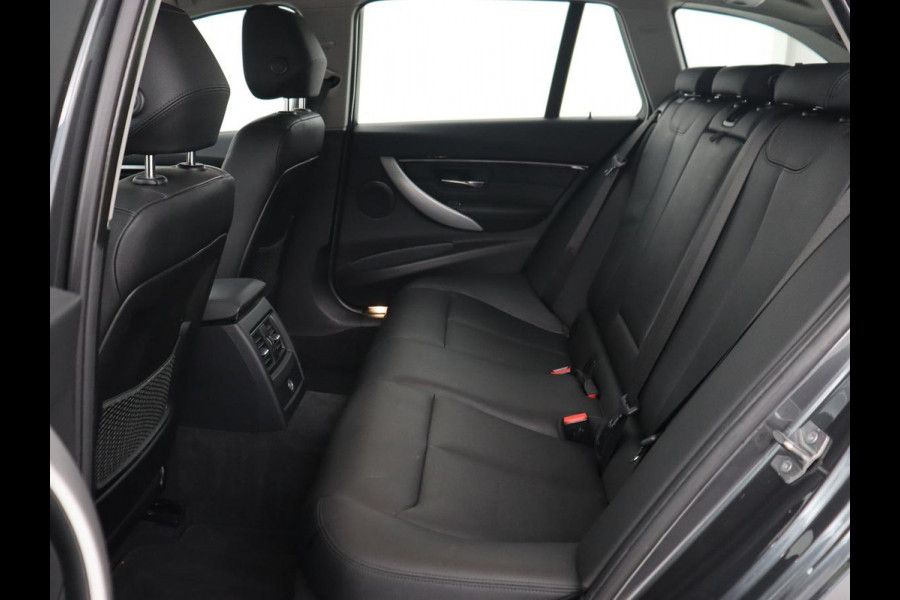 BMW 3 Serie 318i Luxury Edition | Leder | Stoelverwarming | Full LED | Navigatie | Parkeerhulp | Climate control | Bluetooth | Cruise control