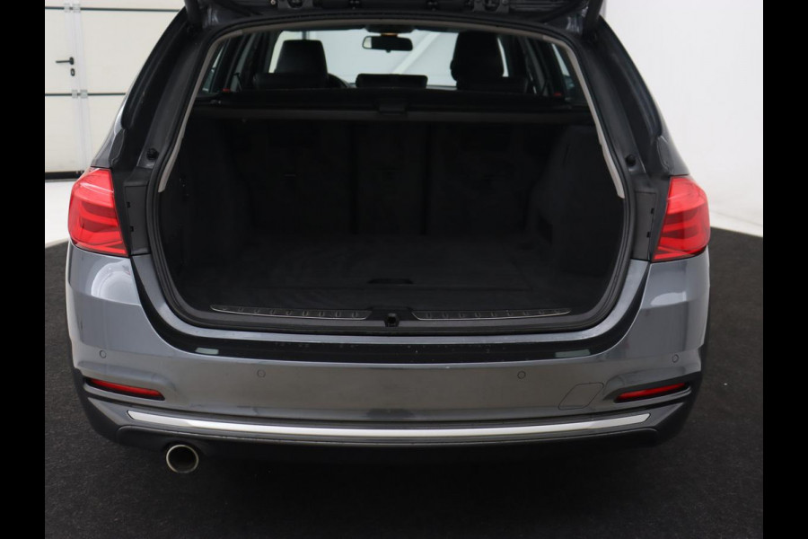 BMW 3 Serie 318i Luxury Edition | Leder | Stoelverwarming | Full LED | Navigatie | Parkeerhulp | Climate control | Bluetooth | Cruise control
