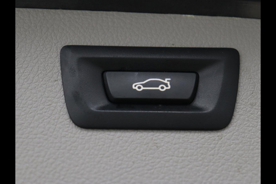 BMW 3 Serie 318i Luxury Edition | Leder | Stoelverwarming | Full LED | Navigatie | Parkeerhulp | Climate control | Bluetooth | Cruise control