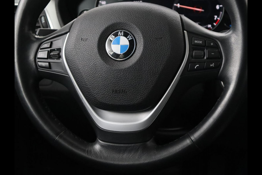 BMW 3 Serie 318i Luxury Edition | Leder | Stoelverwarming | Full LED | Navigatie | Parkeerhulp | Climate control | Bluetooth | Cruise control