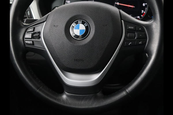BMW 3 Serie 318i Luxury Edition | Leder | Stoelverwarming | Full LED | Navigatie | Parkeerhulp | Climate control | Bluetooth | Cruise control