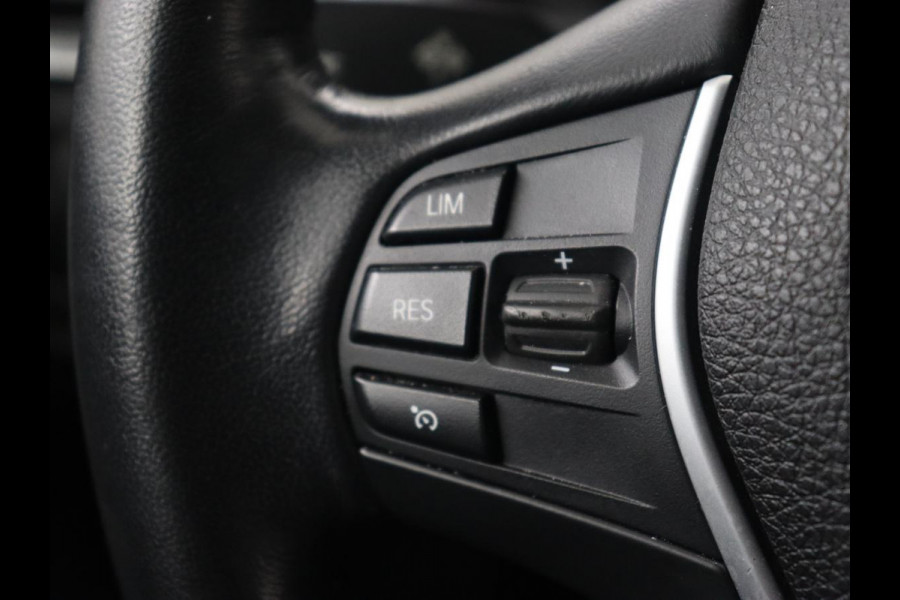 BMW 3 Serie 318i Luxury Edition | Leder | Stoelverwarming | Full LED | Navigatie | Parkeerhulp | Climate control | Bluetooth | Cruise control