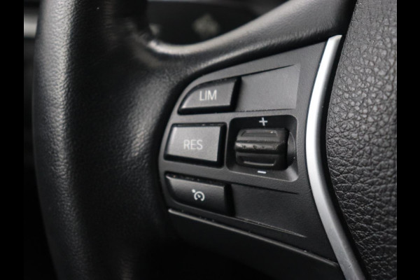 BMW 3 Serie 318i Luxury Edition | Leder | Stoelverwarming | Full LED | Navigatie | Parkeerhulp | Climate control | Bluetooth | Cruise control
