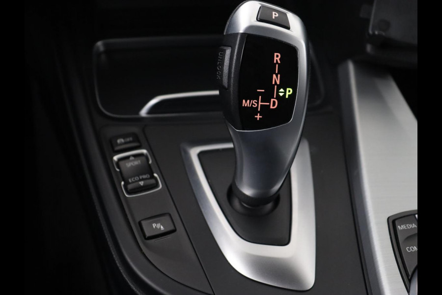 BMW 3 Serie 318i Luxury Edition | Leder | Stoelverwarming | Full LED | Navigatie | Parkeerhulp | Climate control | Bluetooth | Cruise control