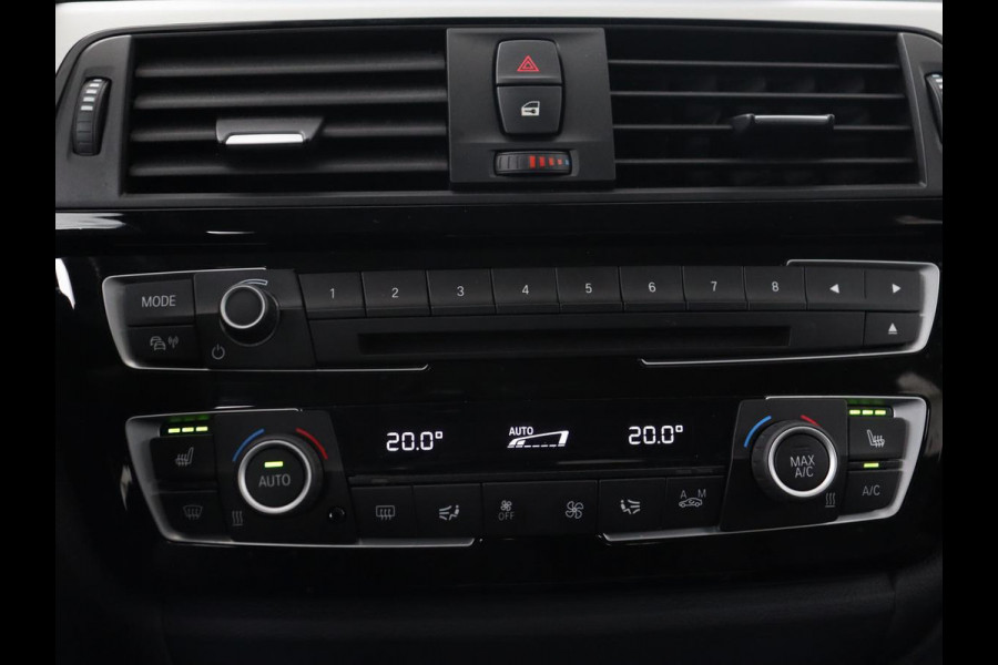 BMW 3 Serie 318i Luxury Edition | Leder | Stoelverwarming | Full LED | Navigatie | Parkeerhulp | Climate control | Bluetooth | Cruise control