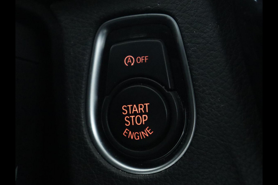 BMW 3 Serie 318i Luxury Edition | Leder | Stoelverwarming | Full LED | Navigatie | Parkeerhulp | Climate control | Bluetooth | Cruise control