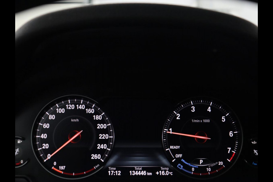 BMW 3 Serie 318i Luxury Edition | Leder | Stoelverwarming | Full LED | Navigatie | Parkeerhulp | Climate control | Bluetooth | Cruise control