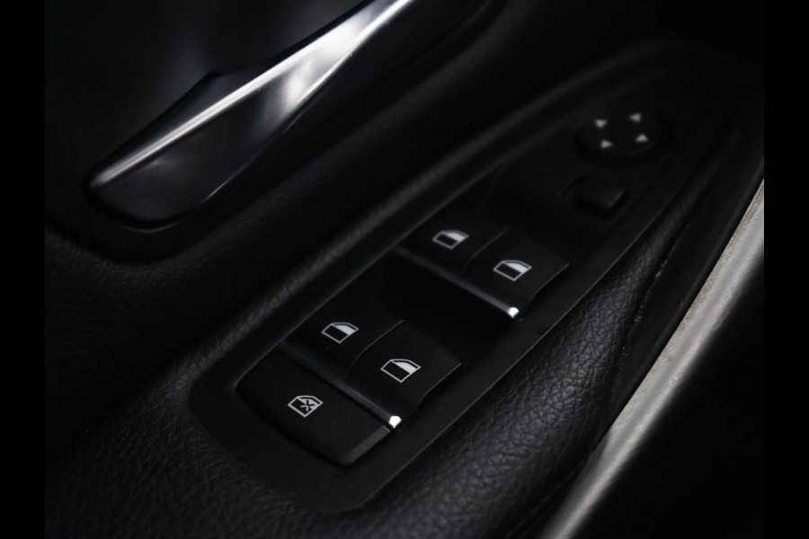 BMW 3 Serie 318i Luxury Edition | Leder | Stoelverwarming | Full LED | Navigatie | Parkeerhulp | Climate control | Bluetooth | Cruise control