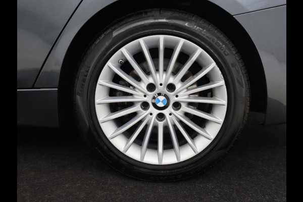 BMW 3 Serie 318i Luxury Edition | Leder | Stoelverwarming | Full LED | Navigatie | Parkeerhulp | Climate control | Bluetooth | Cruise control