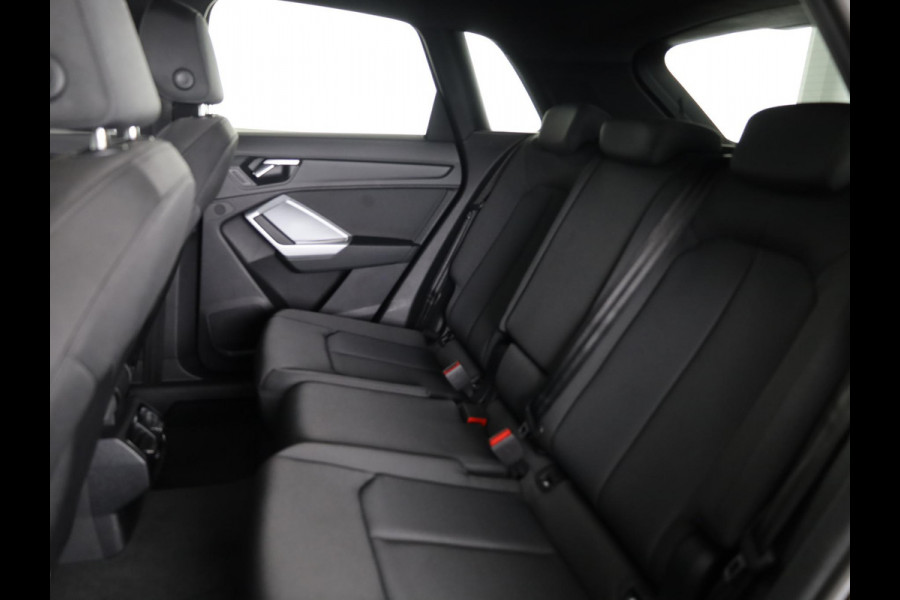 Audi Q3 35 TFSI Advanced Edition 150 pk S-tronic | Verlengde garantie | Navigatie | Gratis Winterset | Achteruitrijcamera | LED koplampen | Stoelverwarming |