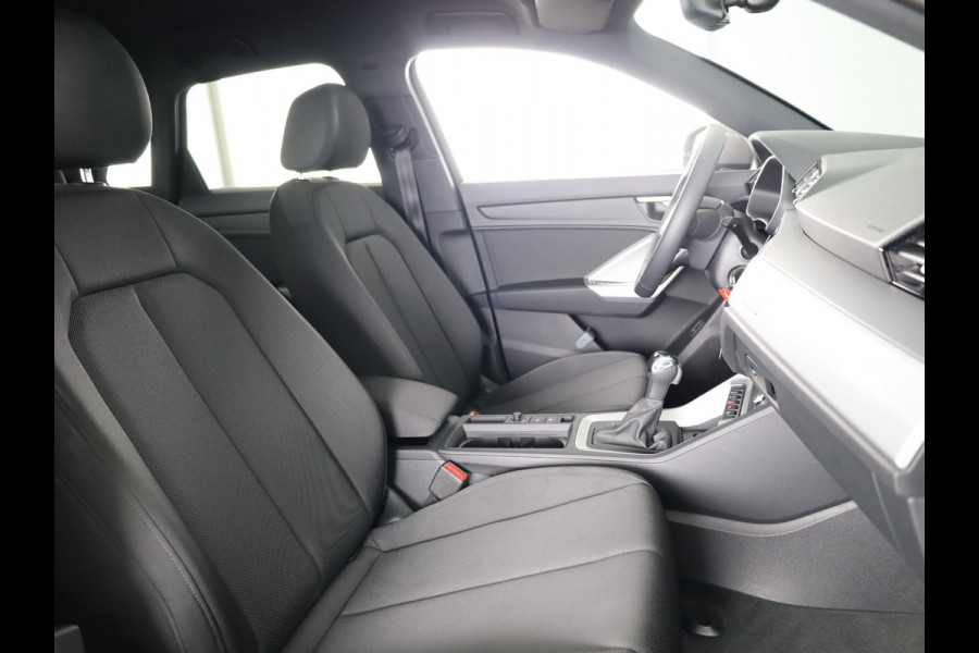 Audi Q3 35 TFSI Advanced Edition 150 pk S-tronic | Verlengde garantie | Navigatie | Gratis Winterset | Achteruitrijcamera | LED koplampen | Stoelverwarming |