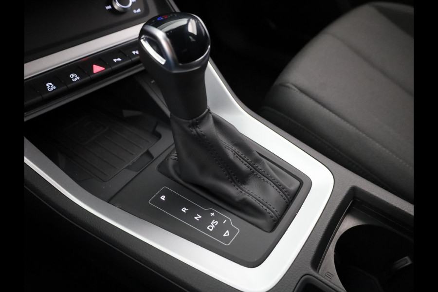 Audi Q3 35 TFSI Advanced Edition 150 pk S-tronic | Verlengde garantie | Navigatie | Gratis Winterset | Achteruitrijcamera | LED koplampen | Stoelverwarming |